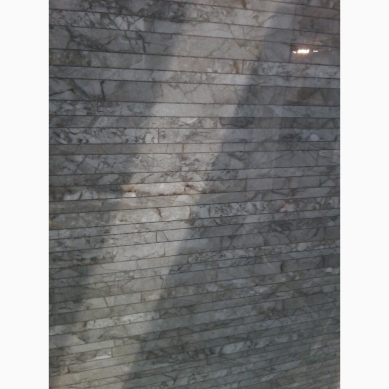 Фото 17. Мрамор – натуральный камень, который незаменим для внешней отделки зданий