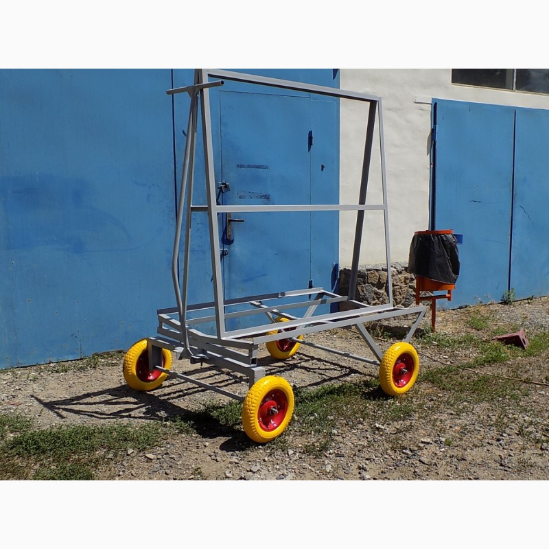 Фото 2. Пирамида на колесах для перемещения металлопластиковых пакетов