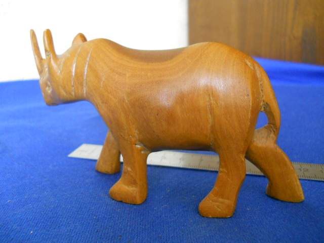 Фото 10. Носорог из дерева в отличном состоянии