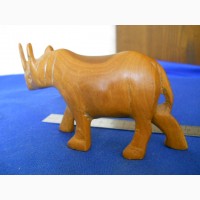 Носорог из дерева в отличном состоянии