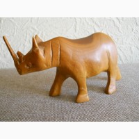 Носорог из дерева в отличном состоянии