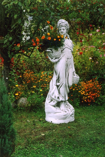 Скульптуры и фигуры садовые в ассортименте