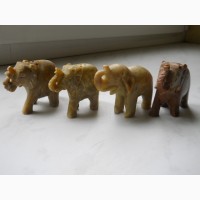 Миниатюрные слоны из натуральных камней