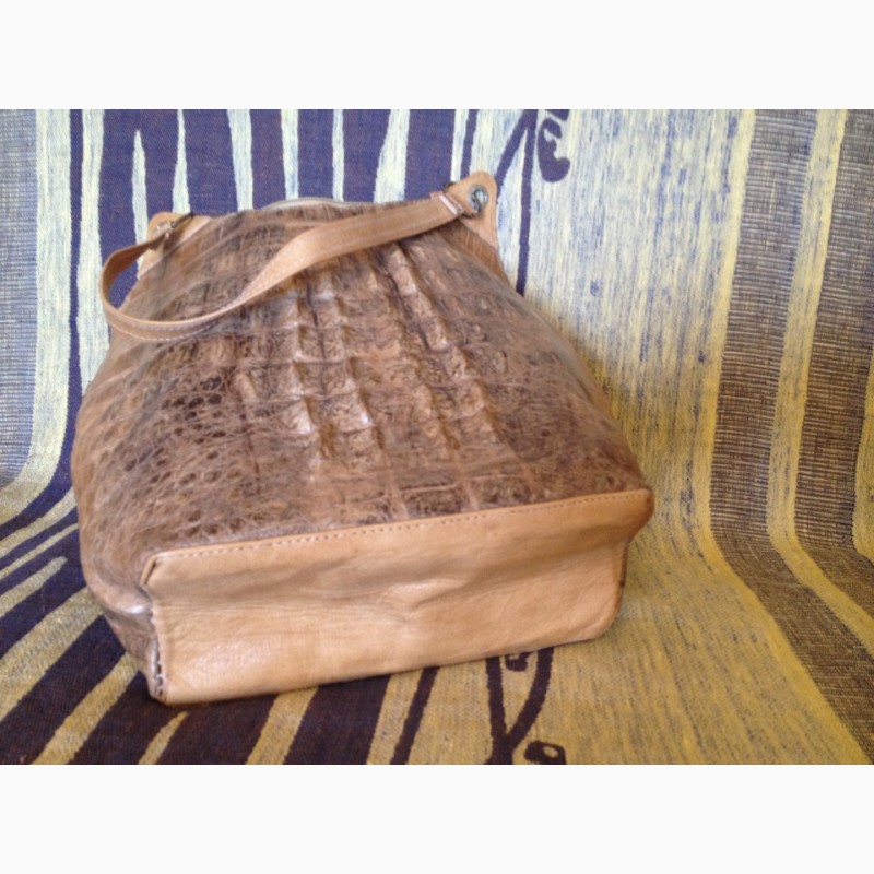 Фото 3. Продам женскую сумку ручной работы с крокодиловой кожи - размер А4