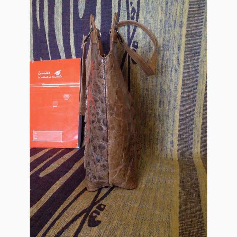 Фото 7. Продам женскую сумку ручной работы с крокодиловой кожи - размер А4