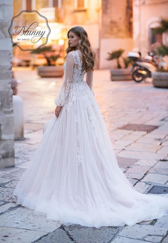 Фото 2. Свадебное платье итальянского бренда BLUNNY