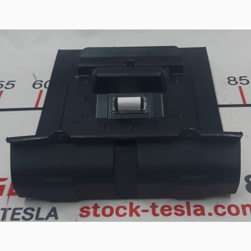 Фото 3. Кнопка аварийного открытия капота Tesla model X S REST 1002066-00-A 1002066