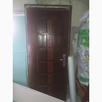 Продам демонтовані вхідні металеві двері до квартири розміром 0, 86 м. на 2, 05 м