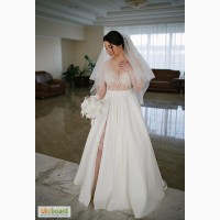Шикарное свадебное платье с жемчугом цвета айвори