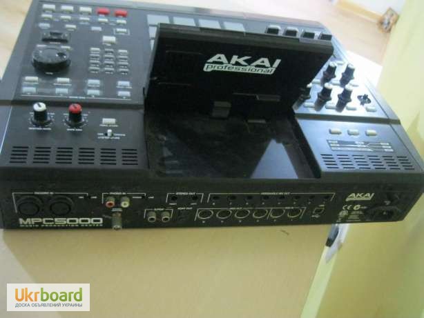 Продам AKAI MPC 5000 в идеальном состоянии