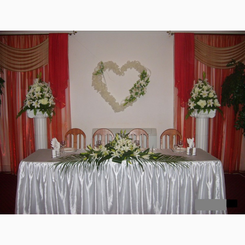 Фото 2. Украшение свадебных залов шарами, цветами, тканями
