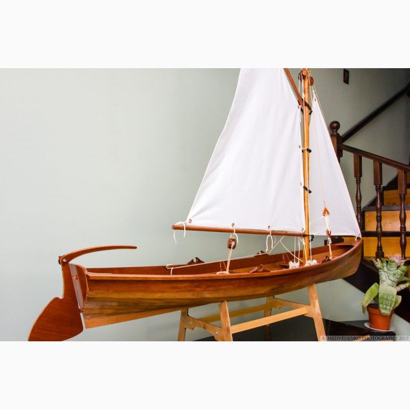 Фото 2. Стендовая модель деревянной лодки Whitehall
