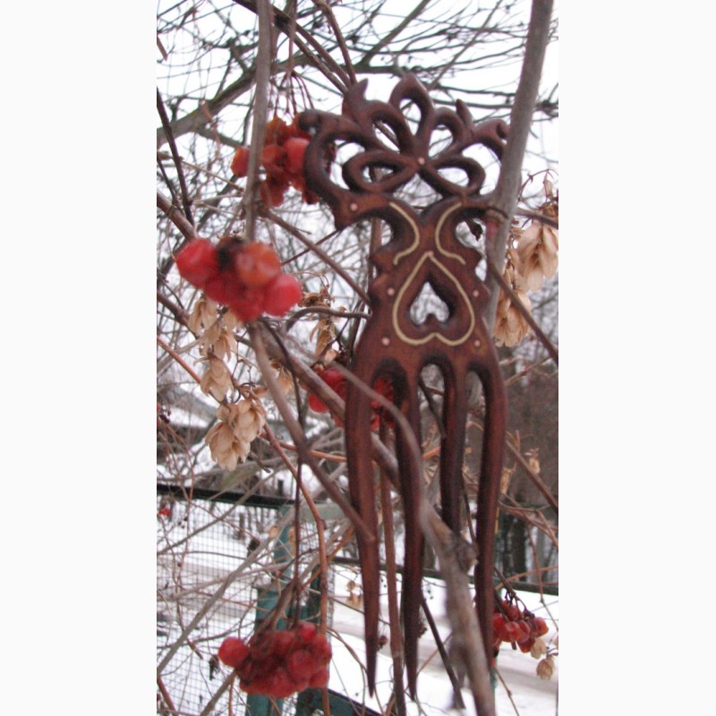 Фото 2. Авторский гребень Венец любви из красного дерева с инкрустацией