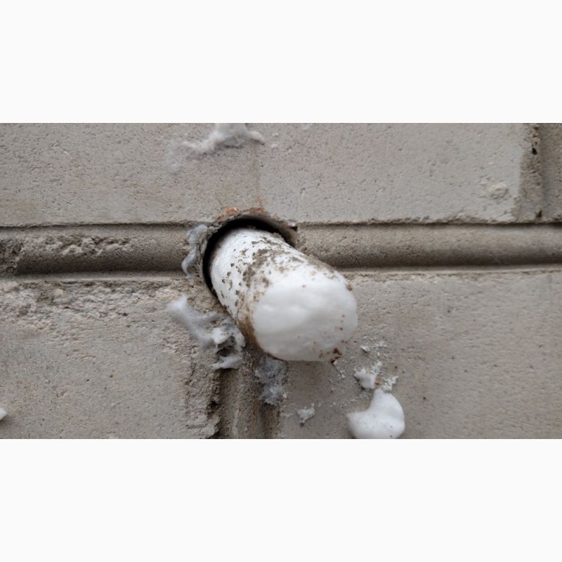 Фото 2. Пеноизол, жидкий пенопласт утепление стен домов