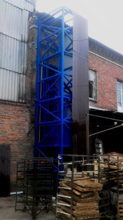 Фото 2. Подъёмник (лифт) шахтный снаружи здания г/п 500 кг