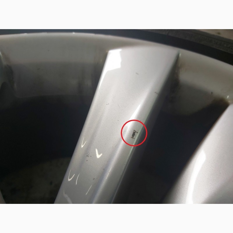 Фото 3. Колесо в сборе с повреждением (диск19*8.0J шина Michelin Primacy 245/45 R19