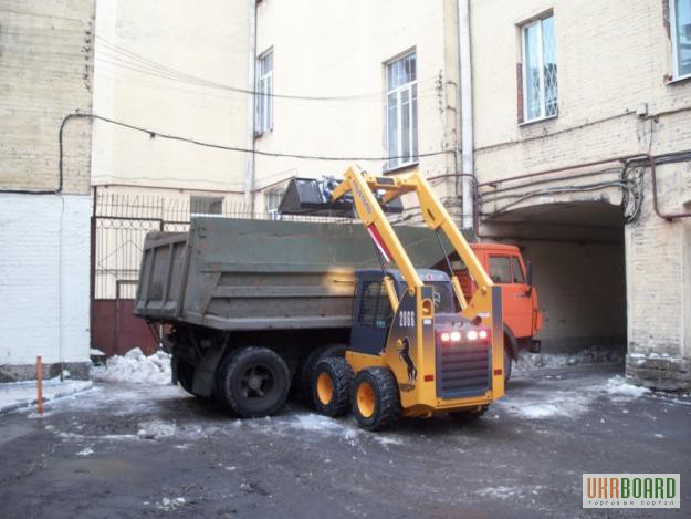Фото 2. Вывоз снега в Киеве. Уборка снега