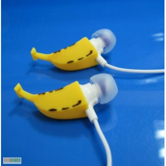 Наушники Бананы в ушах