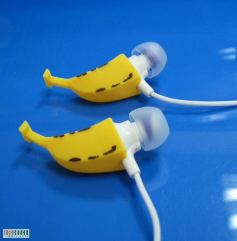 Наушники Бананы в ушах