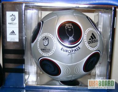 Фото 2. Официальный футбольный мяч Чемпионата - adidas “EUROPASS”.
