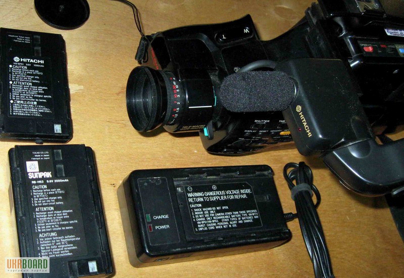 Фото 2. Відеокамеру Hitachi VM-2380E (AV)