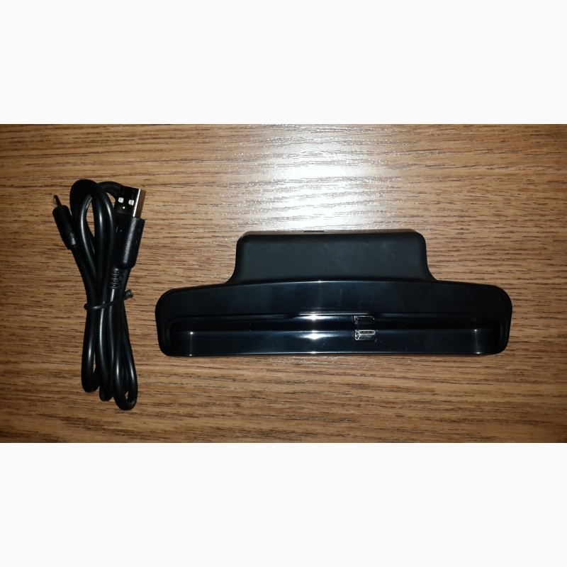 Фото 3. Док-станция для BlackBerry Z10 + Micro-USB кабель