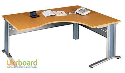 Фото 2. Угловые офисные столы. Угловые однотумбовые столы. Угловые столы на металлических опорах