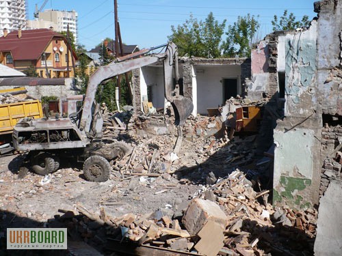 Фото 3. Демонтаж зданий с последующим вывозом строй мусора.