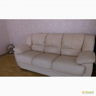 Продам комплект кожаной мебели( диван+ 2 кресла)