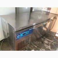 Холодильный стол трехдверный импортный из США б/у