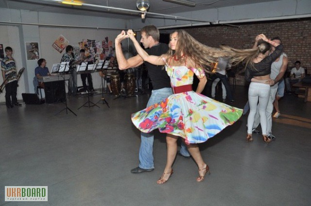 Обучение танцам Днепропетровск стрип-дэнс гоу-гоу go-go strip-dance фитнес