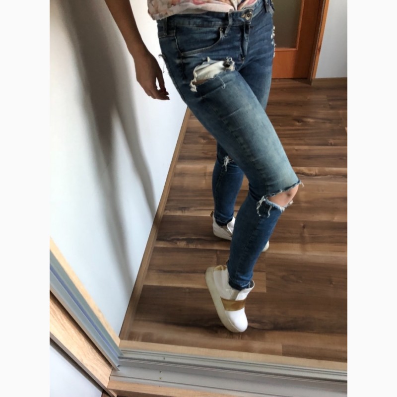 Фото 2. Женские джинсы с потертостями skinny от ZARA