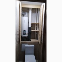 Сантехнический шкаф в туалете