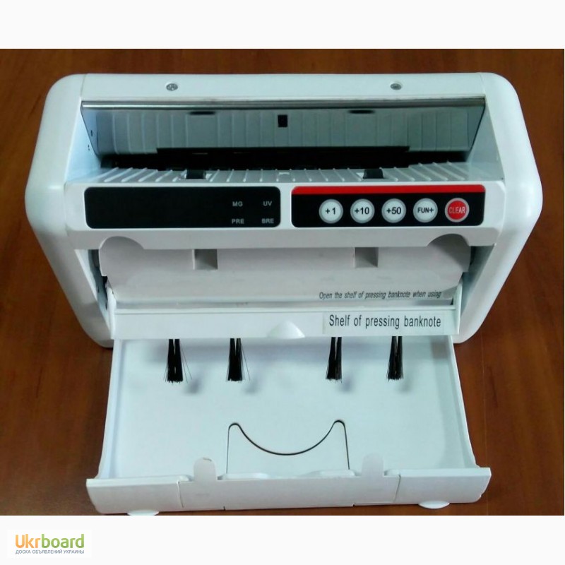 Фото 4. Мультивалютная счетная машинка для денег с детектором валют и АКБ