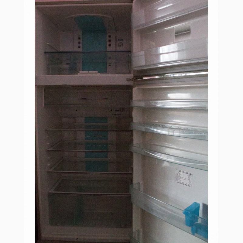 Фото 2. Продам двухкамерный холодильник Toshiba (тошиба) GR-M 74 RD б/у