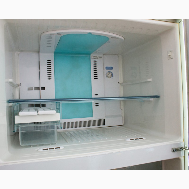 Фото 3. Продам двухкамерный холодильник Toshiba (тошиба) GR-M 74 RD б/у