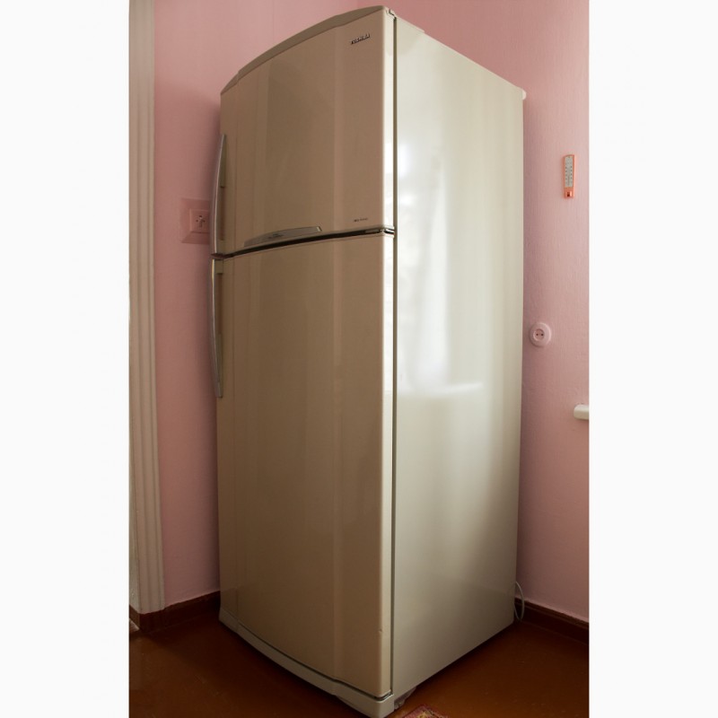 Фото 4. Продам двухкамерный холодильник Toshiba (тошиба) GR-M 74 RD б/у