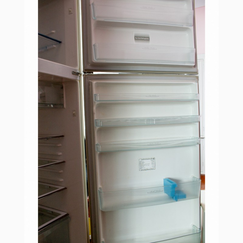 Фото 5. Продам двухкамерный холодильник Toshiba (тошиба) GR-M 74 RD б/у