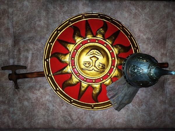 Фото 6. Славянский щит Ярило и шлем