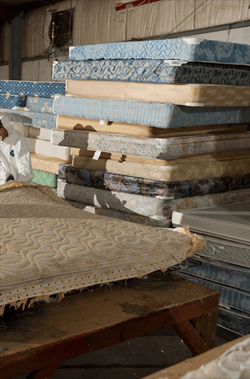 Фото 3. Вывоз и утилизация старой мебели Киев и область