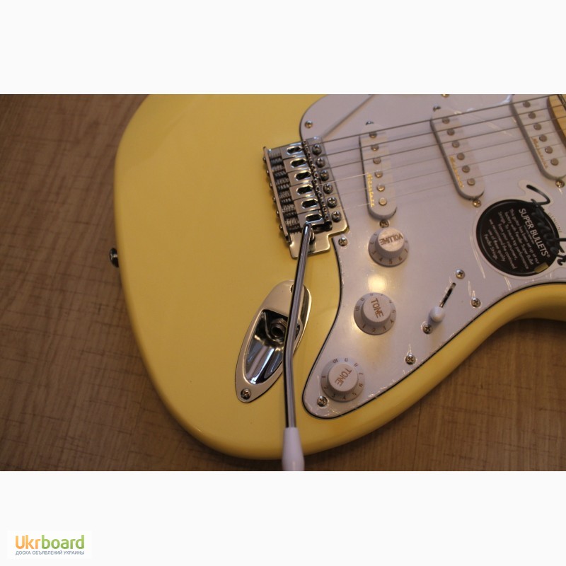 Фото 2. Электрогитара Fender Stratocaster YJM скалопирован