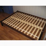 Двуспальная кровать из сосновых пород дерева