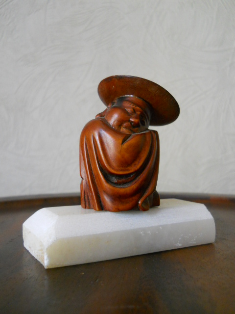 Фото 7. Винтажная деревянная статуэтка монаха