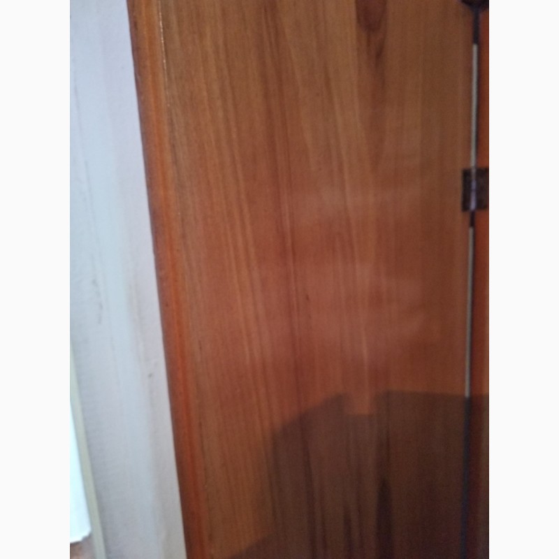 Фото 5. Продам старинный шкаф из дерева с зеркалом