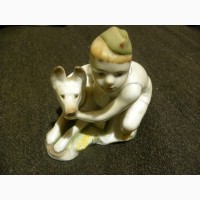 Фарфоровая статуэтка Мальчик с собакой
