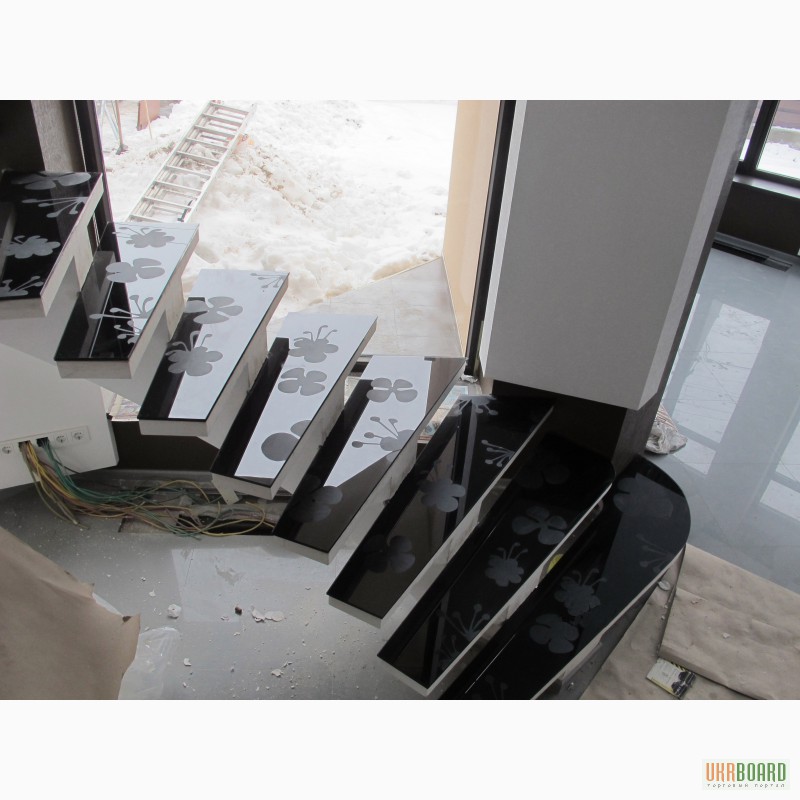 Фото 6. Стеклянные лестницы на заказ Киев