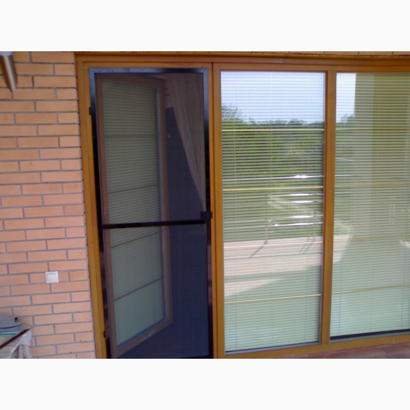 Фото 3. Москитные сетки на окна и двери