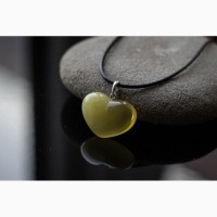 Кулон из Янтаря формы сердечка