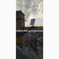 Встановлення антени старлінк на даху будівлі в Киеві