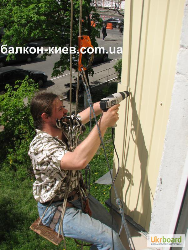 Фото 14. Обшивка балкона снаружи профнастилом. Монтаж наружной обшивки. Киев